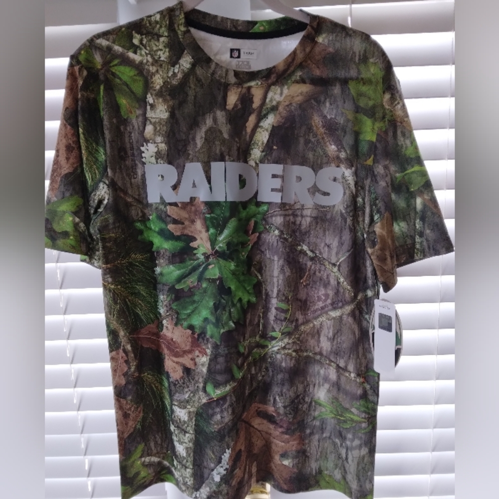 NWT- RAIDERS MOSSY OAK TEE
